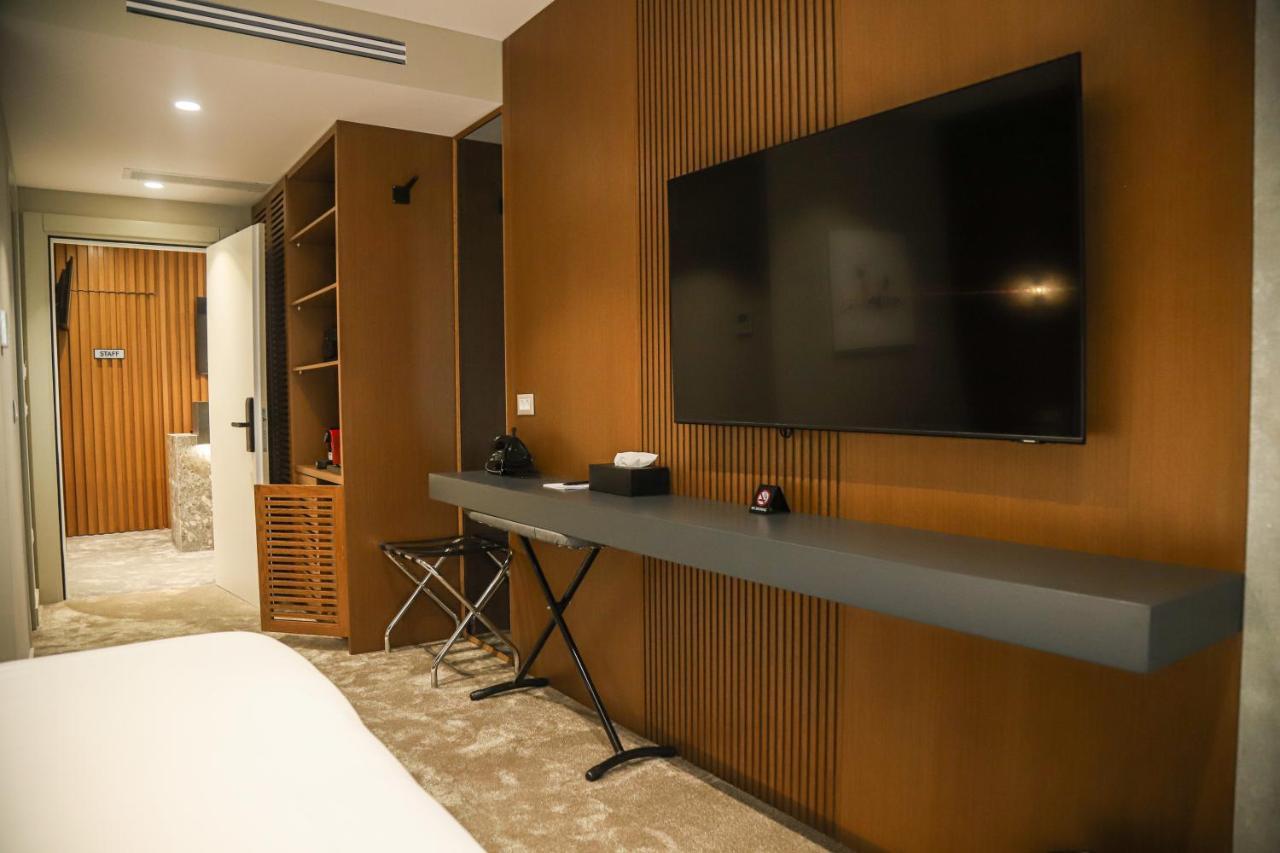 Urbanin Apartment & Hotel Тирана Экстерьер фото