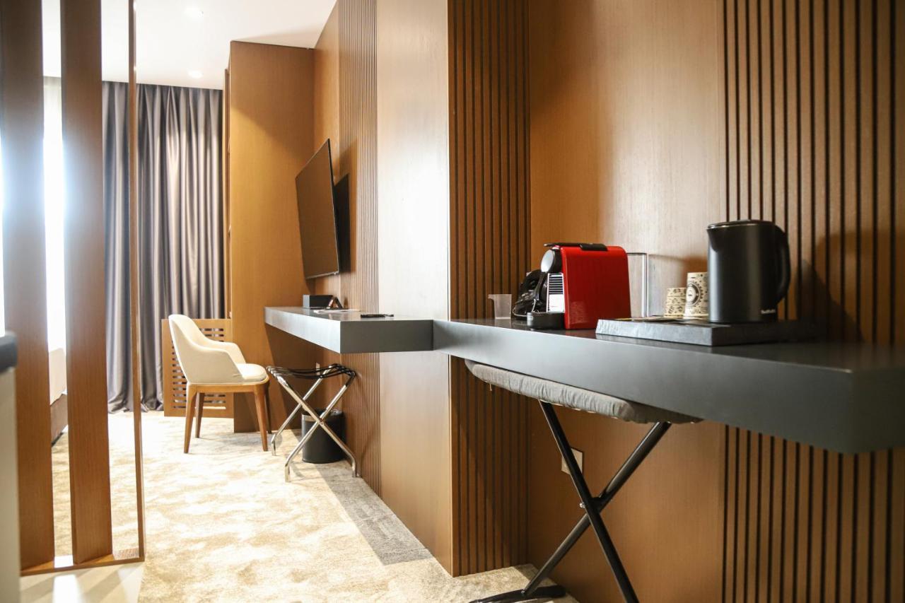Urbanin Apartment & Hotel Тирана Экстерьер фото